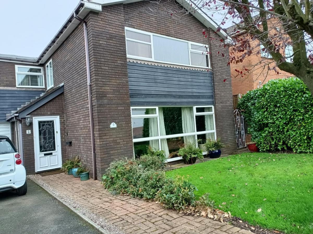 Lowri Cottage Hotel Shenstone Esterno foto